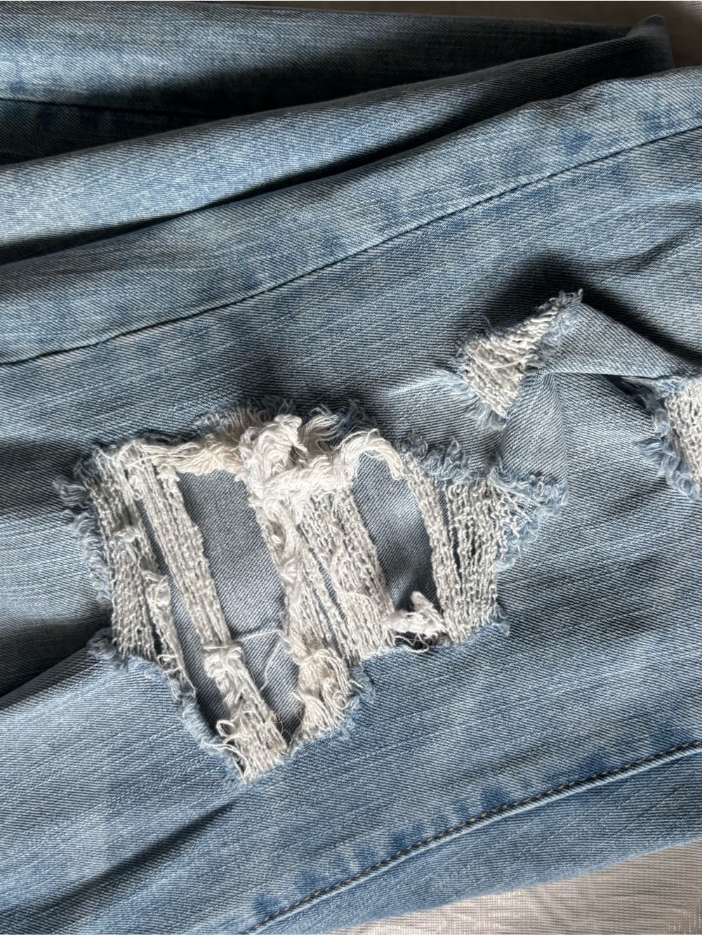 American Eagle Outfitters Light Blue Distressed Women’s Jeans - Picture 2 of 8